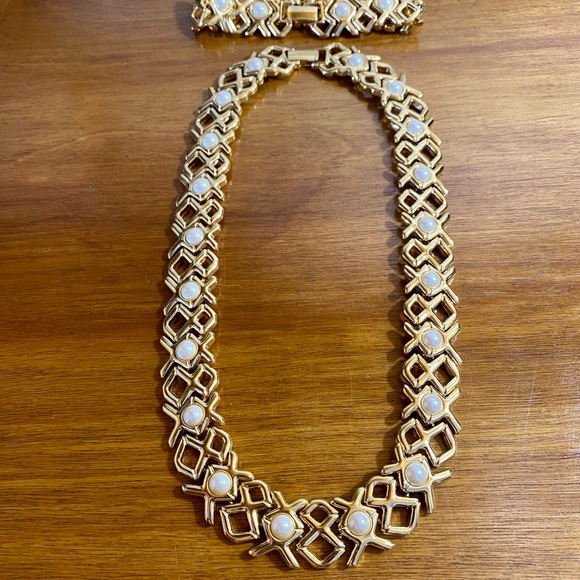 Vintage Monet Gold & Pearl XOX Statement Chocker Necklace and Bracelet Set - Picture 12 of 16